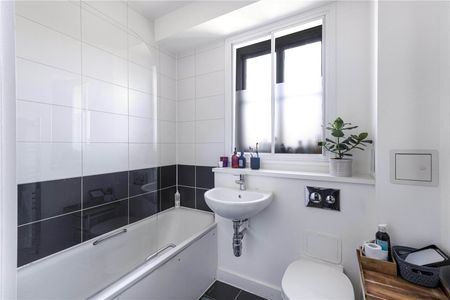 New Cross Road, London, SE14 6TQ - Photo 5