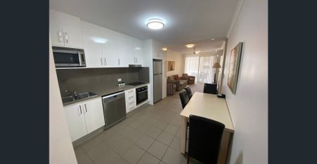 AVAILABLE TO RENT NOW! THE OAKS BUILDING FULLY FURNISHED 2 BEDROOM 2 BATHROOM APARTMENT! CENTRALLY LOCATED! - Photo 4