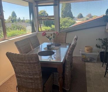 Spacious 3 bedroom family home - Photo 3