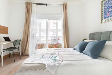 Calle de Guzmán el Bueno, Madrid, Community of Madrid 28015 - Photo 3