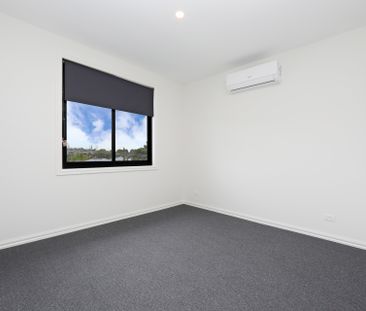 Perfectly Located Luxury Townhouse - Photo 3