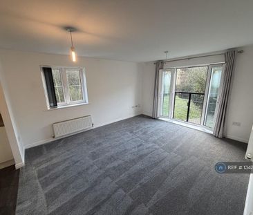 2 bedroom flat to rent - Photo 2