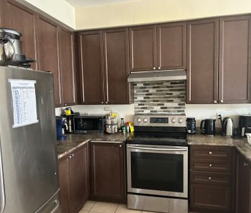 For Lease - 18 Troyer Avenue Unit# Third Floor Rooms, Toronto, Ontario - Photo 3