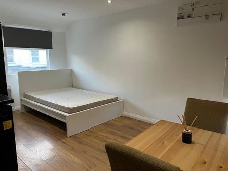 Studio to rent - Photo 5