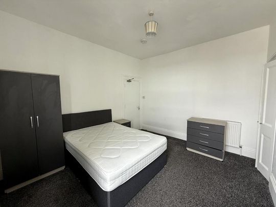 4 bedroom terraced house to rent - Photo 1