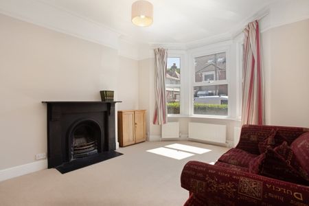 4 bedroom semi-detached house to rent - Photo 5