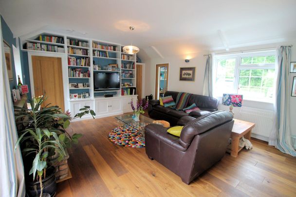 Warren Lane, Woking, Surrey, GU22 8XB - Photo 1