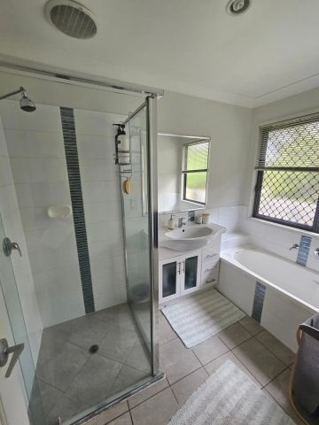 “Spacious Family Home with Ducted Air & Entertaining Deck” - Photo 4