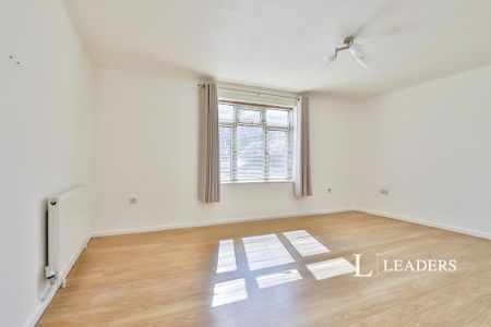 2 bedroom flat to rent - Photo 3