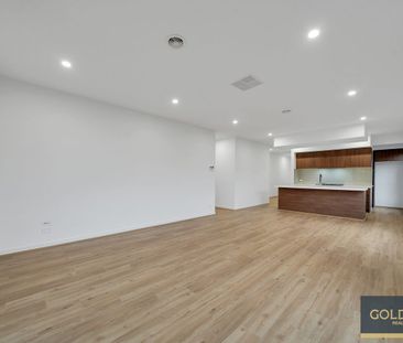 Stunning 5 BEDROOM FAMILY HOME in Thornhill Park!! - Photo 3