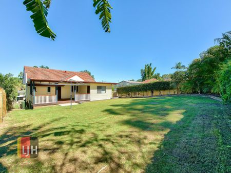 IMMACULATE FAMILY FRIENDLY HOME, IDEAL FOR ENTERTAINING ! - Photo 4