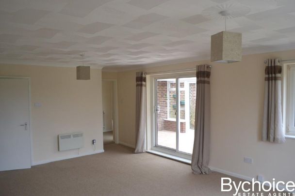 3 bedroom detached bungalow to rent - Photo 1