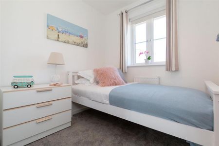3 bedroom semi-detached house to rent - Photo 4
