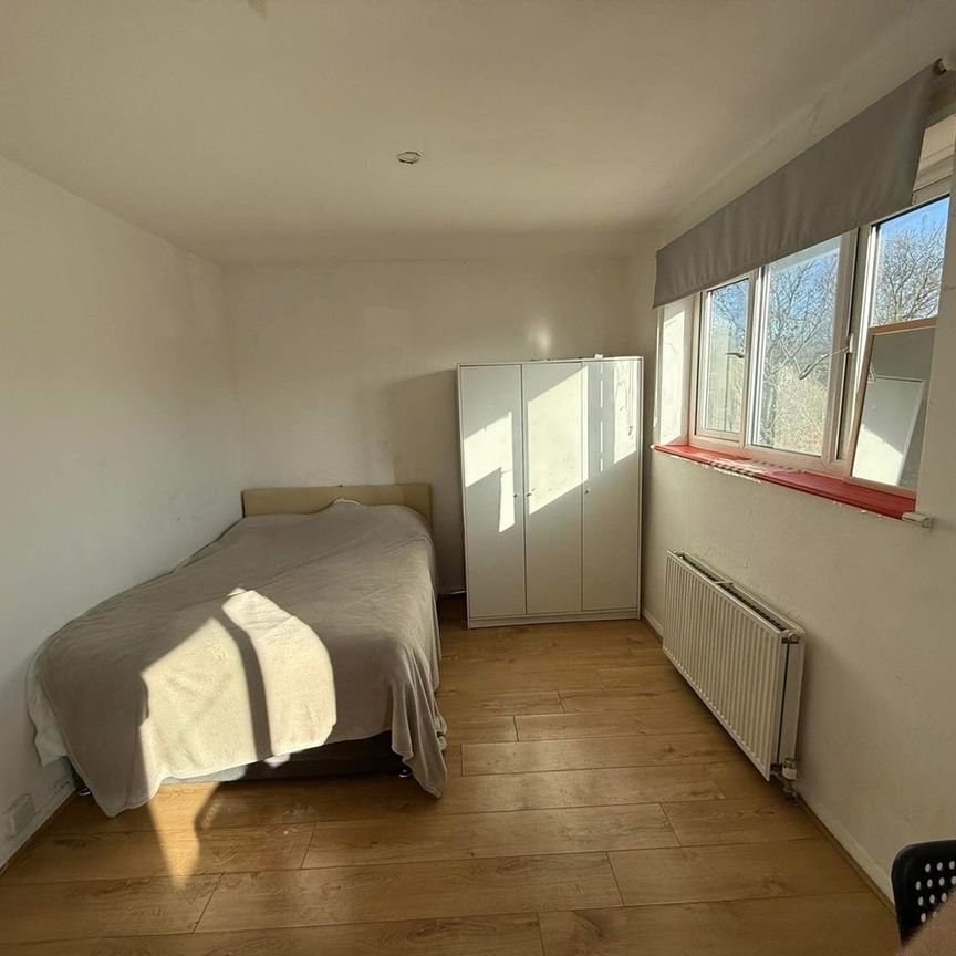 Studio Flat, London, HA9 - Photo 1