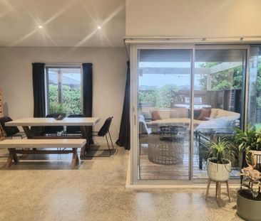 Spinnaker Bay Family Living - Photo 4