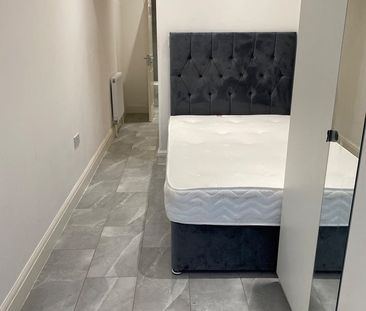 Studio Flat, Fleetwood Road, NW10 - Photo 1