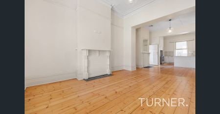 SPACIOUS 5 BEDROOM CHARACTER STYLE HOME IN PRIME LOCATION - Photo 2