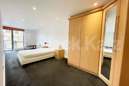 Boasting 1022 Sq. Ft. of living & entertaining space & charming balcony - Photo 4