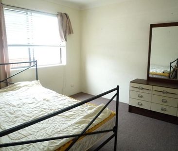 Cute Unit in Perfect Inner City Location - Photo 4