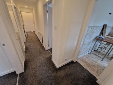 2 bedroom ground floor flat to rent - Photo 2