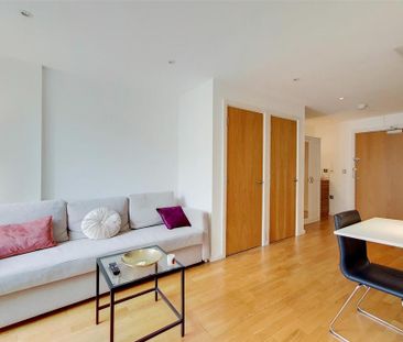 Studio to rent - Photo 1