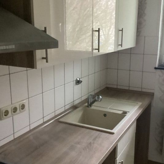 2-Zimmerwohnung mit Balkon und EBK - Photo 1