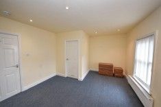 4 bed House - Mid Terrace for Rent - Photo 4