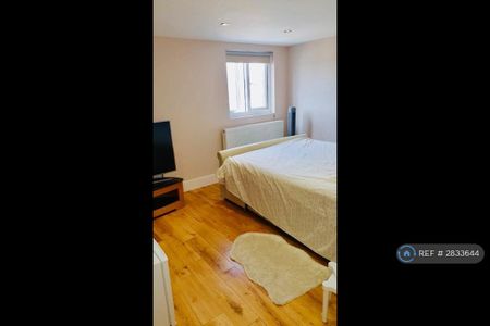 4 bedroom terraced house to rent - Photo 4
