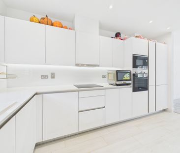 3 bed detached house to rent in Field Maple Gardens, High Wycombe, ... - Photo 2