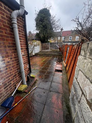 3 bedroom terraced house to rent - Photo 5