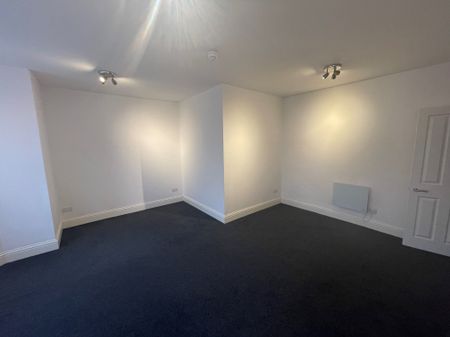 studio to rent Wilmington Square, Eastbourne, BN21 - Photo 2