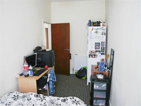2 Bedroom Flat - Photo 4