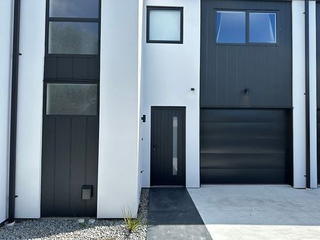 Charming Brand New 3 Bedrooms Home - Photo 4