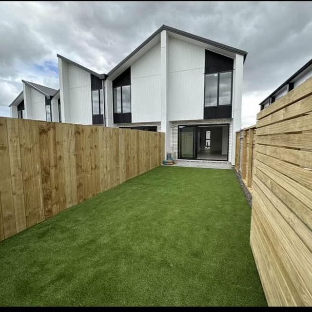 New built town house with parking - Photo 1