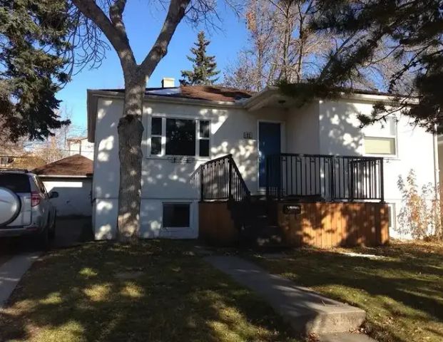 Renovated good location upgraded and Legal 2nd Suitei -in Tuxedo | 122 30 ave nw, Calgary - Photo 1