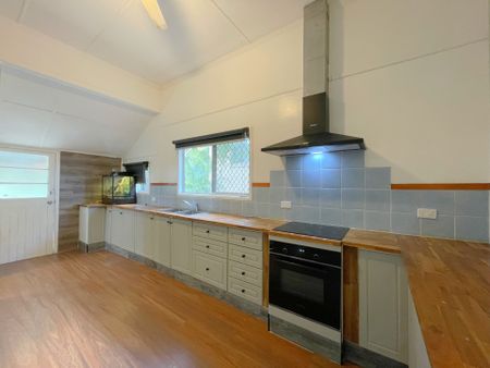 Charming, Breezy Home with City Glimpses! - Photo 5