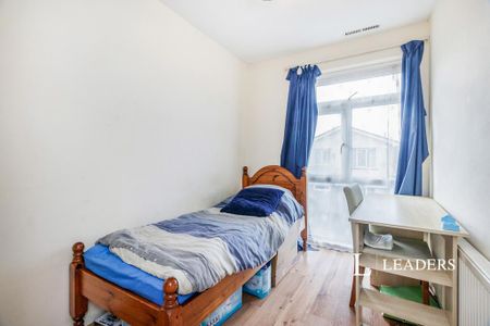 4 bedroom detached house to rent - Photo 4