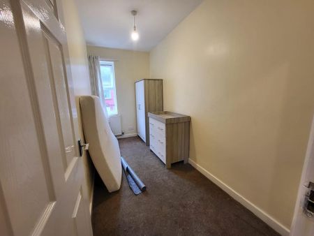 3 bedroom terraced house to rent - Photo 4