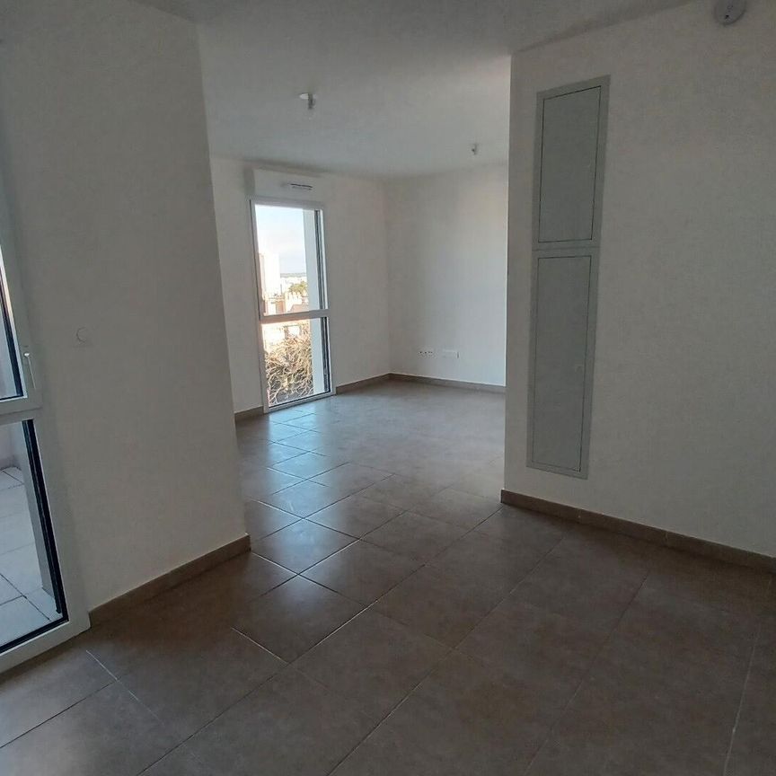 location Appartement T1 DE 29m² À NIMES - Photo 1