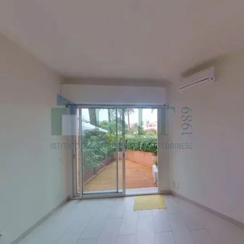 GOLFE JUAN - REZ DE JARDIN - 2 PIECES - Photo 1