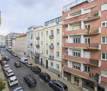 Room in a shared 5-bedroom apartment for rent in Lisbon for professionals and students - Foto 2