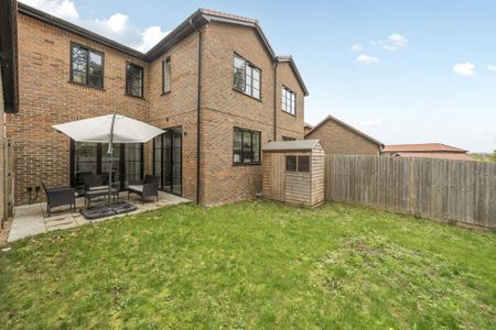 4 bedroom semi-detached house to rent - Photo 3