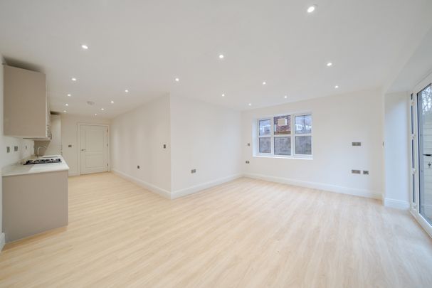 3 Bed Flat, West Hill, CR2 - Photo 1