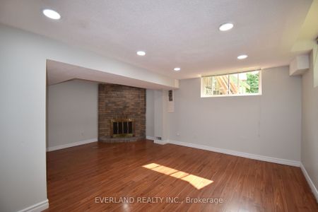 Semi-Detached Home For Lease | N8130340 - Photo 4