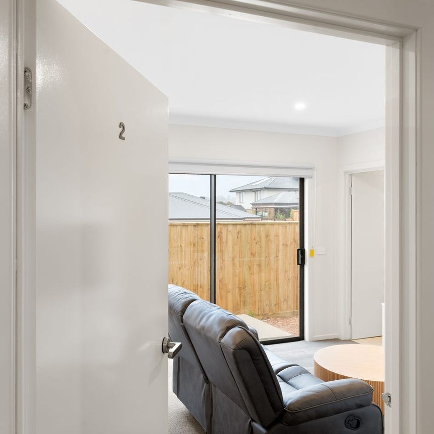 Fully Furnished Shared Living All Bills Included - Photo 1