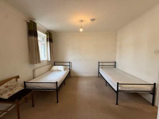 4 bedroom terraced house to rent - Photo 1