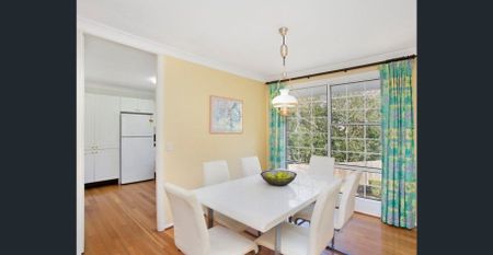 Private Four Bedroom Residence - Photo 2