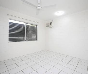 Freshly Painted - Tiled & AirConditioned - Large Patio - Garage - Photo 6