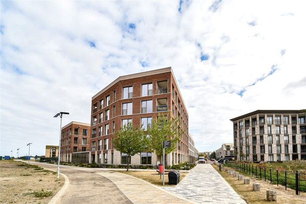 A stunning 2 bedroom third floor apartment situated in this popular development just to the North West of Cambridge. Amtico flooring and under floor heating, Secure Parking Space. Part-Furnished or Unfurnished. - Photo 1