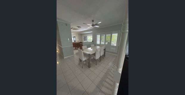 Spacious Family Home with a pool! - Photo 1